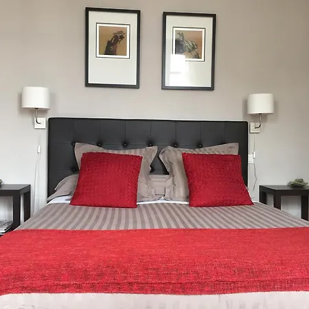 Saint Genes - Chambres Et Table D'hotes Bed and Breakfast