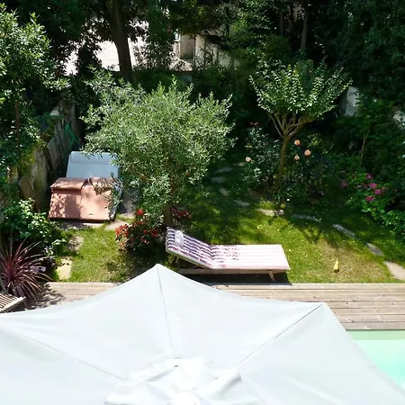 Saint Genes - Chambres Et Table D'hotes Bed and Breakfast