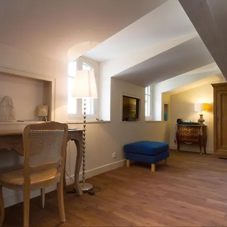 Saint Genes - Chambres Et Table D'hotes Couette-café