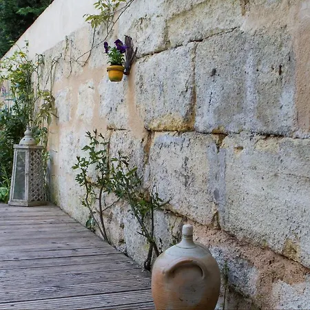 Saint Genes - Chambres Et Table D'hotes Bed and Breakfast