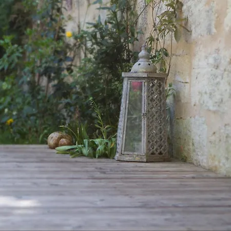 Bed and Breakfast Saint Genes - Chambres Et Table D'hotes *